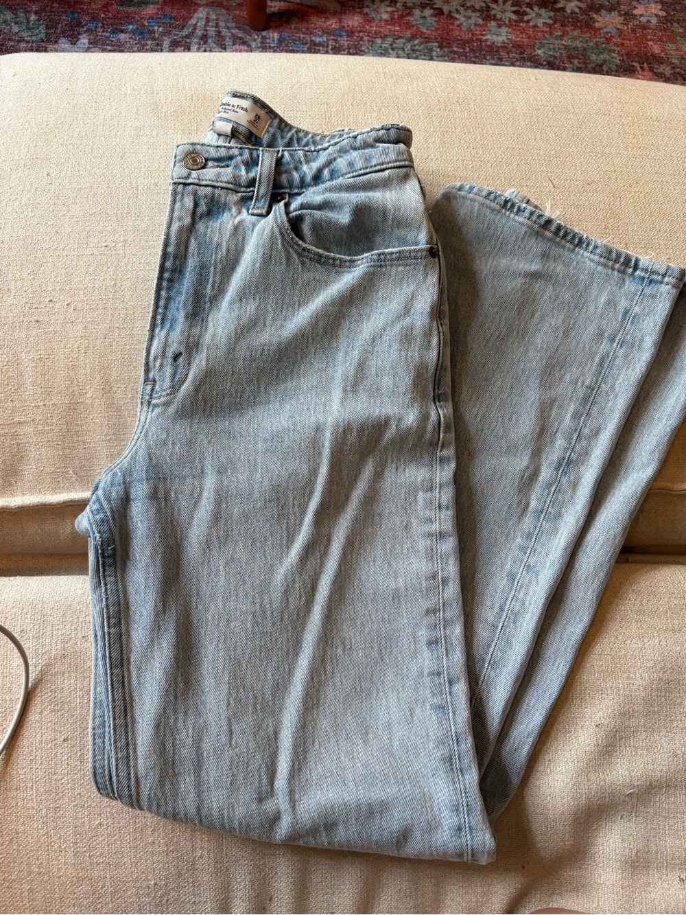 Abercrombie & Fitch 90’s Relaxed Jean High Rise